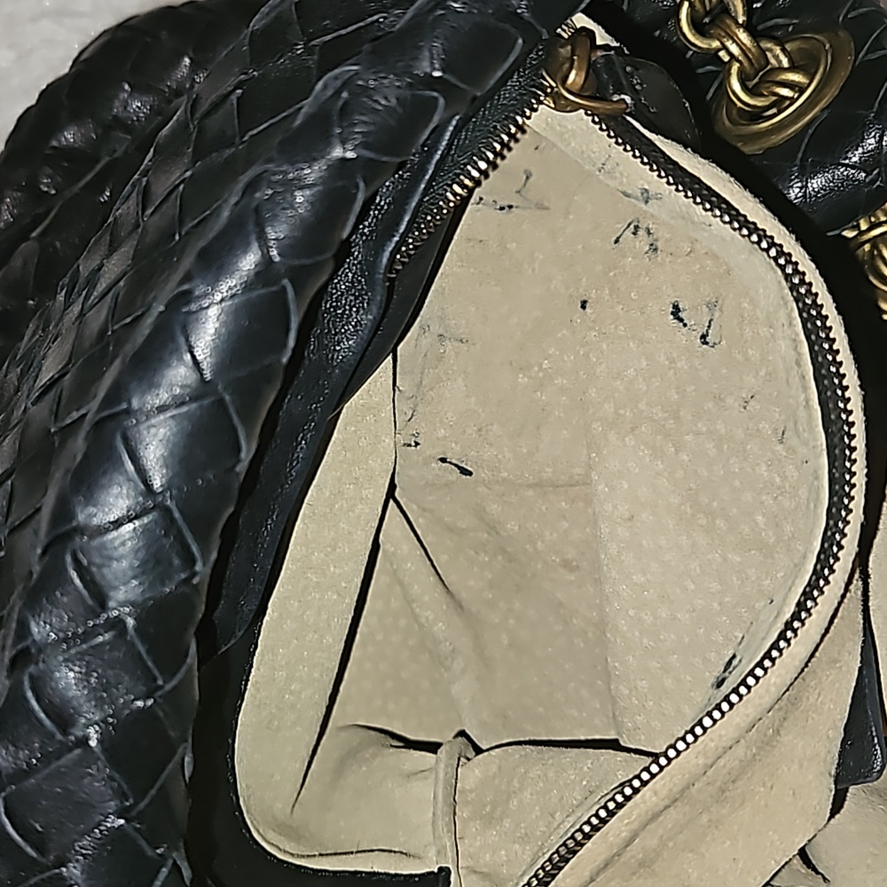 Bottega Veneta Genuine Woven Lambskin Leather Rare Purse Gold Hardware in Black. - Picture 15 of 15